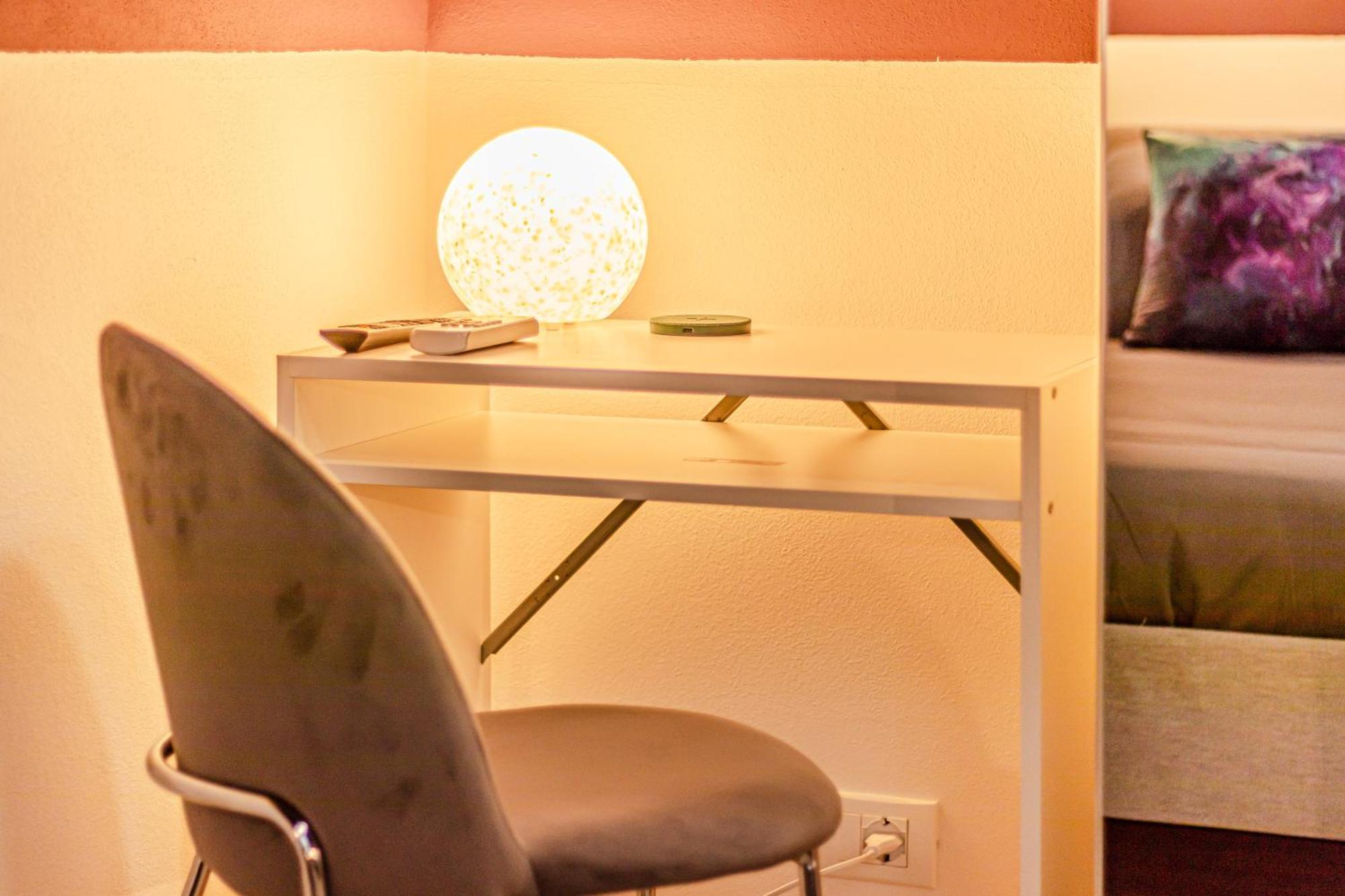 Moonlight Stylish Central, Hospital & Station Λιβόρνο Εξωτερικό φωτογραφία