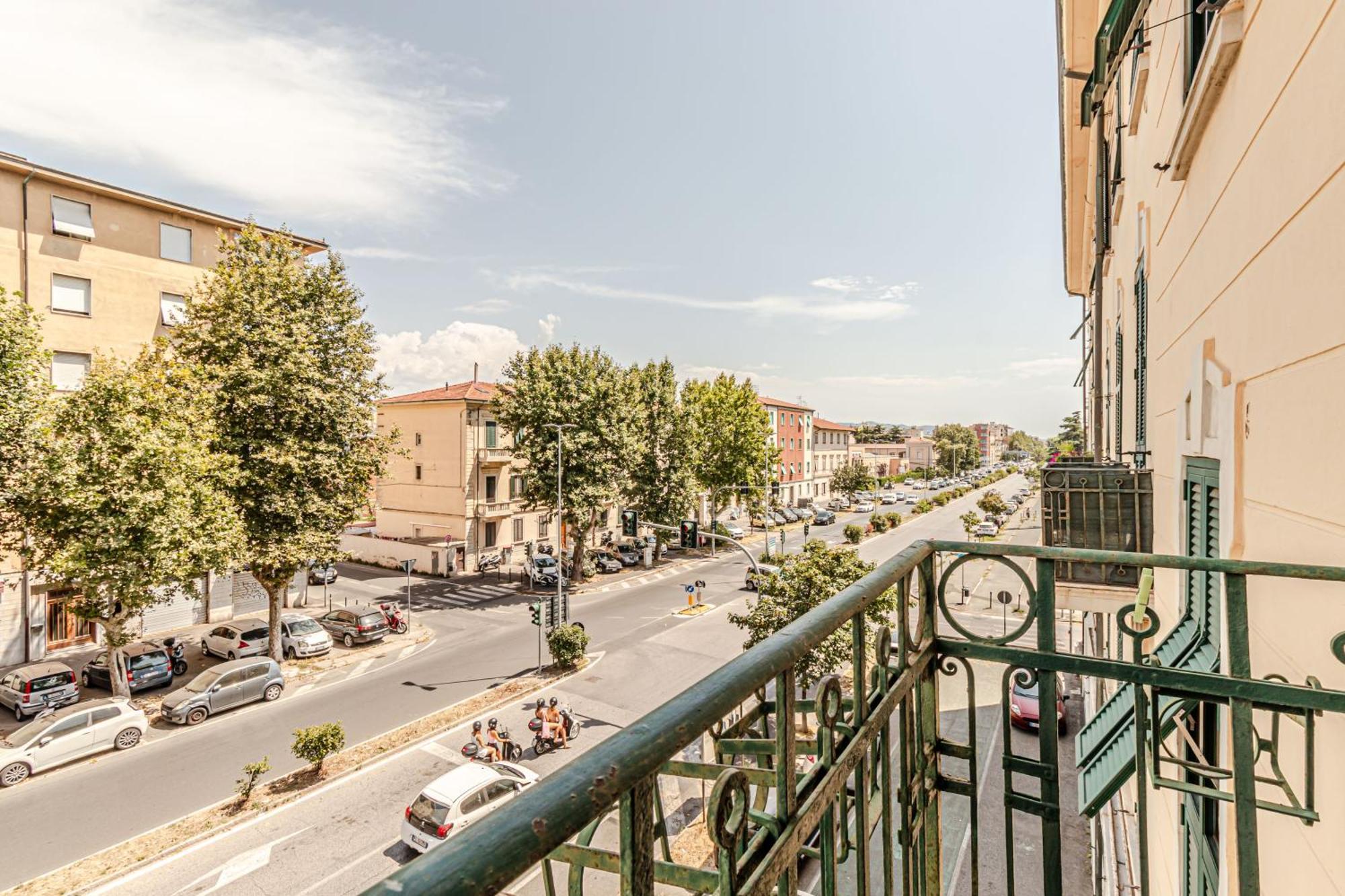 Moonlight Stylish Central, Hospital & Station Λιβόρνο Εξωτερικό φωτογραφία